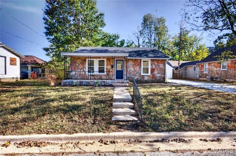 Tiny photo for 370 Oak Street, Lebanon, MO 65536 (MLS # 26069015)