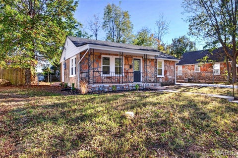Tiny photo for 370 Oak Street, Lebanon, MO 65536 (MLS # 26069015)