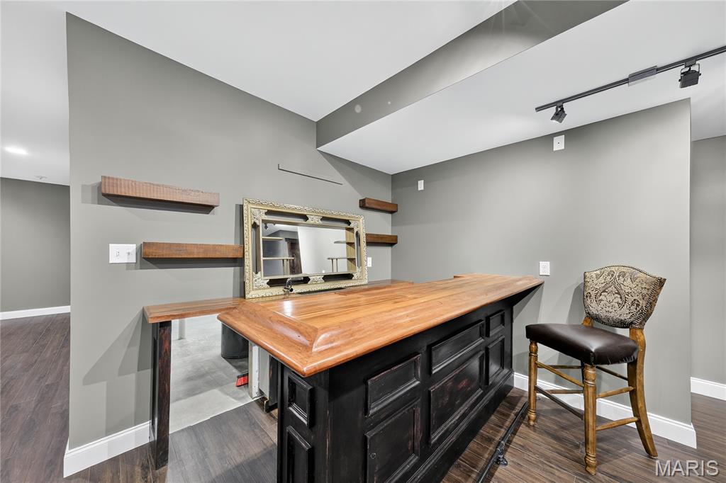 1412 Colonial Drive
