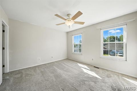 Tiny photo for 1043 Oakwood Farms Lane Ln, Ballwin, MO 63021 (MLS # 25078061)