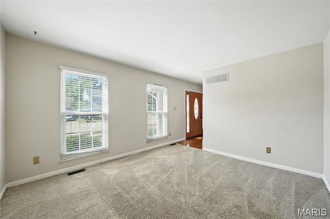 Tiny photo for 1043 Oakwood Farms Lane Ln, Ballwin, MO 63021 (MLS # 25078061)