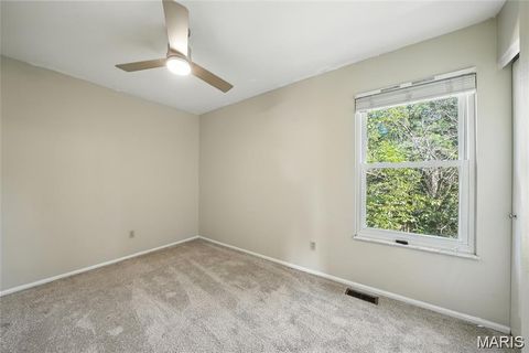 Tiny photo for 1043 Oakwood Farms Lane Ln, Ballwin, MO 63021 (MLS # 25078061)