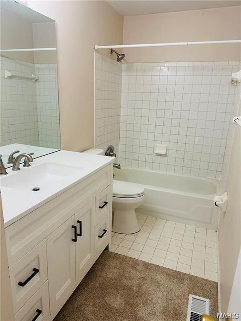 Tiny photo for 1043 Oakwood Farms Lane Ln, Ballwin, MO 63021 (MLS # 25078061)