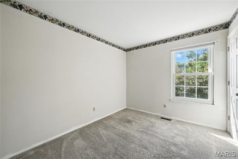 Tiny photo for 1043 Oakwood Farms Lane Ln, Ballwin, MO 63021 (MLS # 25078061)