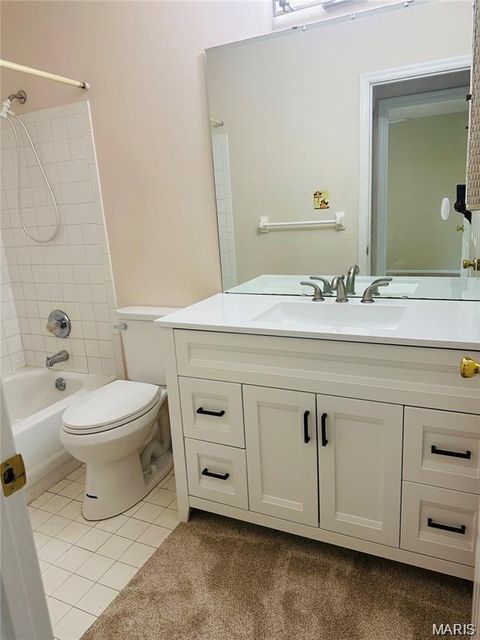 Tiny photo for 1043 Oakwood Farms Lane Ln, Ballwin, MO 63021 (MLS # 25078061)