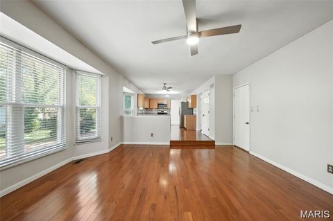 Tiny photo for 1043 Oakwood Farms Lane Ln, Ballwin, MO 63021 (MLS # 25078061)