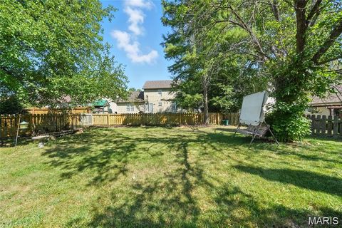 Tiny photo for 1043 Oakwood Farms Lane Ln, Ballwin, MO 63021 (MLS # 25078061)