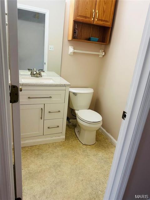 Tiny photo for 1043 Oakwood Farms Lane Ln, Ballwin, MO 63021 (MLS # 25078061)