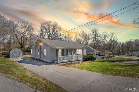 Photo of 2425 La Salle Drive, Alton, IL 62002 (MLS # 26016728)