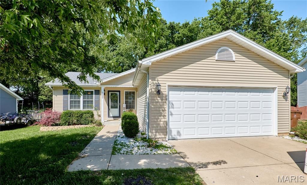 Photo of 1605 Fairwood Forest Drive, St Peters, MO 63376 (MLS # 26024902)