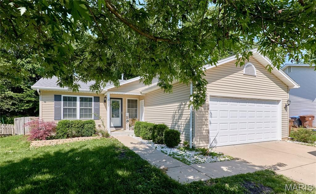 Photo of 1605 Fairwood Forest Drive, St Peters, MO 63376 (MLS # 26024902)