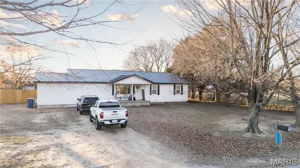 Photo of 406 Lynn Street, Sikeston, MO 63801 (MLS # 26013617)