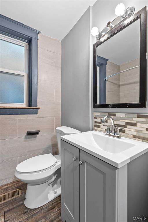 J Charles Mueller & Son Trust - Residential Lease