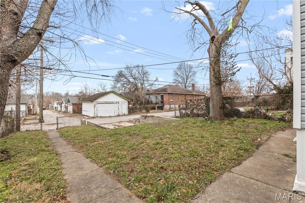 J Charles Mueller & Son Trust - Residential Lease