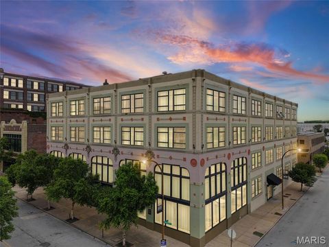 Photo of 2201 Locust Street #410, St Louis, MO 63103 (MLS # 26038411)