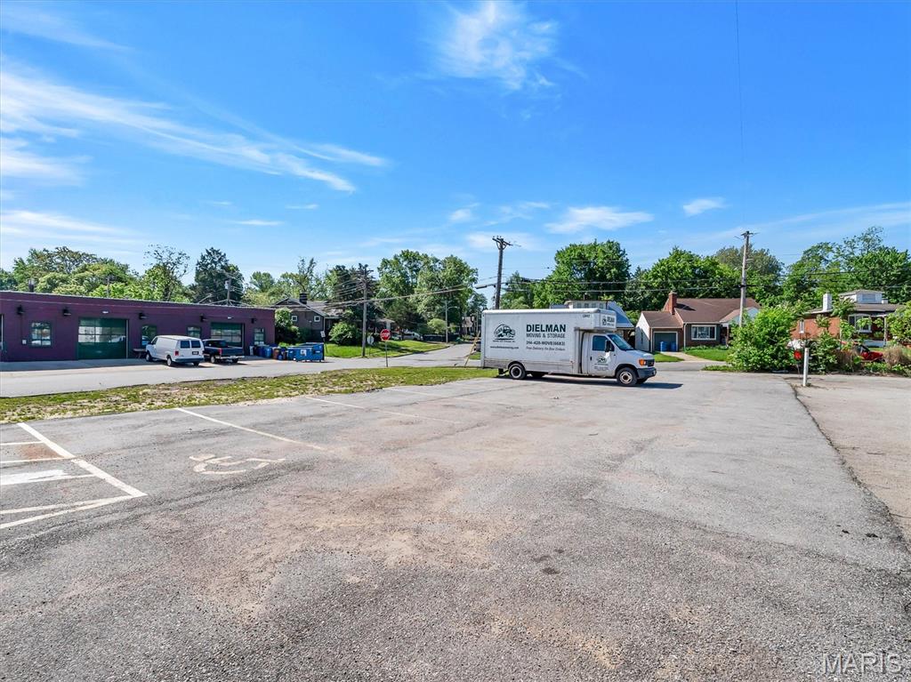 Charlack - Commercial Sale