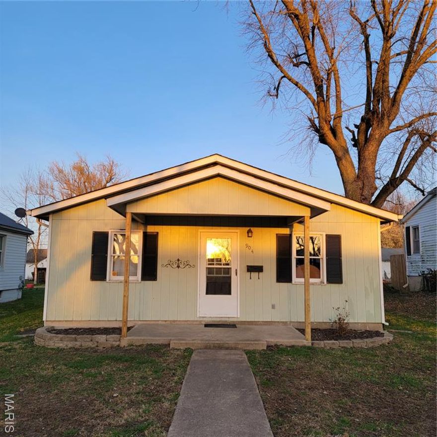 Affordable homes with this much potential are getting harder to find! This 3-bed, 2-bath Owensville home offers comfortable living space, a functional layout, and the perfect opportunity to personalize a home without breaking the budget.
Enjoy a convenient location close to town amenities while still having the charm. Whether you're looking for your first home, a rental property, or a place to downsize, this property checks a lot of boxes.