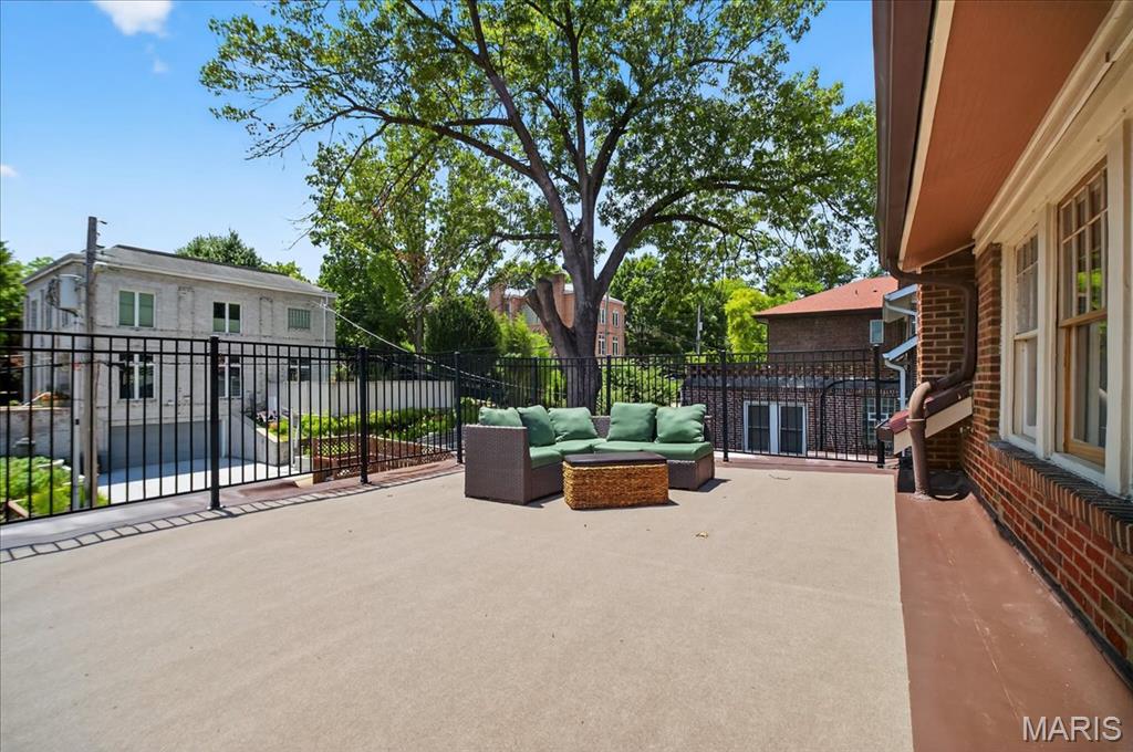 Country Club Court - Residential