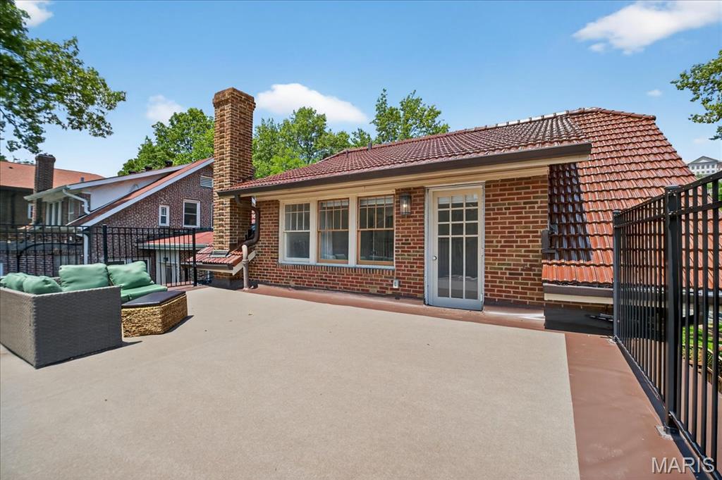 Country Club Court - Residential