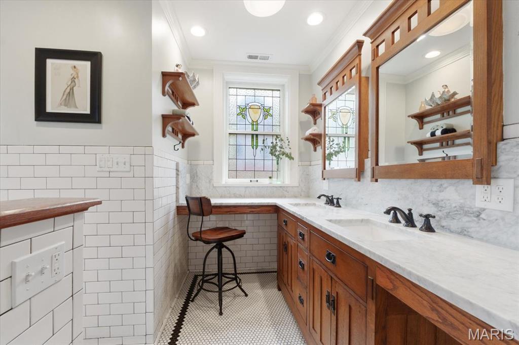 Country Club Court - Residential