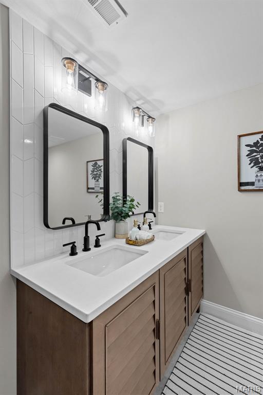 Lake St Louis, Missouri 63367, United States, 7 Bedrooms Bedrooms, ,5 BathroomsBathrooms,Residential,Pending,190274