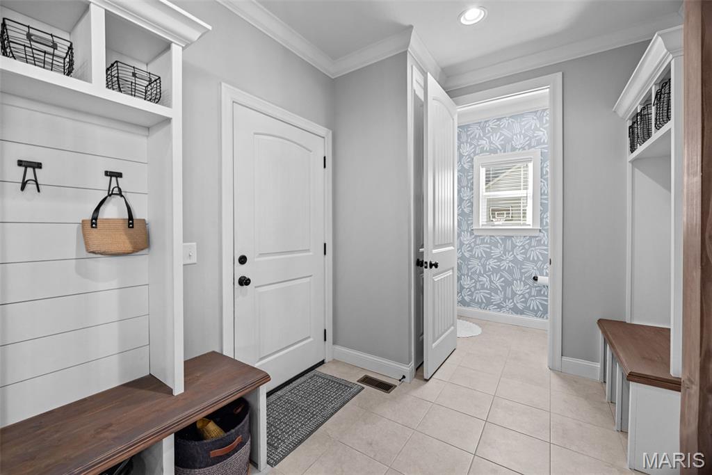 Lake St Louis, Missouri 63367, United States, 7 Bedrooms Bedrooms, ,5 BathroomsBathrooms,Residential,Pending,190274