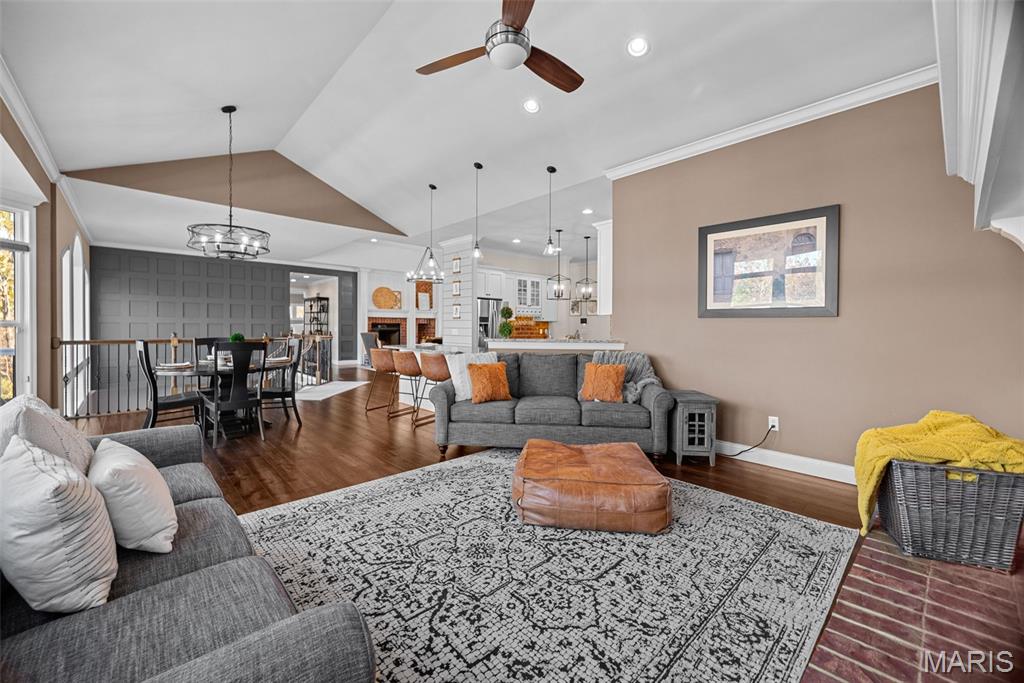 Lake St Louis, Missouri 63367, United States, 7 Bedrooms Bedrooms, ,5 BathroomsBathrooms,Residential,Pending,190274