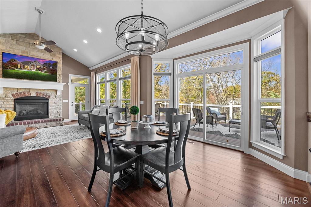 Lake St Louis, Missouri 63367, United States, 7 Bedrooms Bedrooms, ,5 BathroomsBathrooms,Residential,Pending,190274