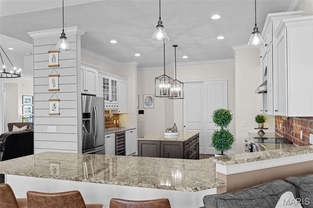 Lake St Louis, Missouri 63367, United States, 7 Bedrooms Bedrooms, ,5 BathroomsBathrooms,Residential,Pending,190274