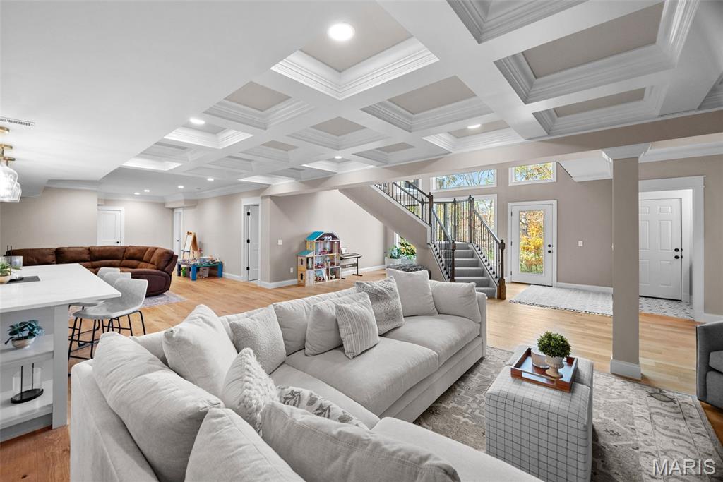 Lake St Louis, Missouri 63367, United States, 7 Bedrooms Bedrooms, ,5 BathroomsBathrooms,Residential,Pending,190274