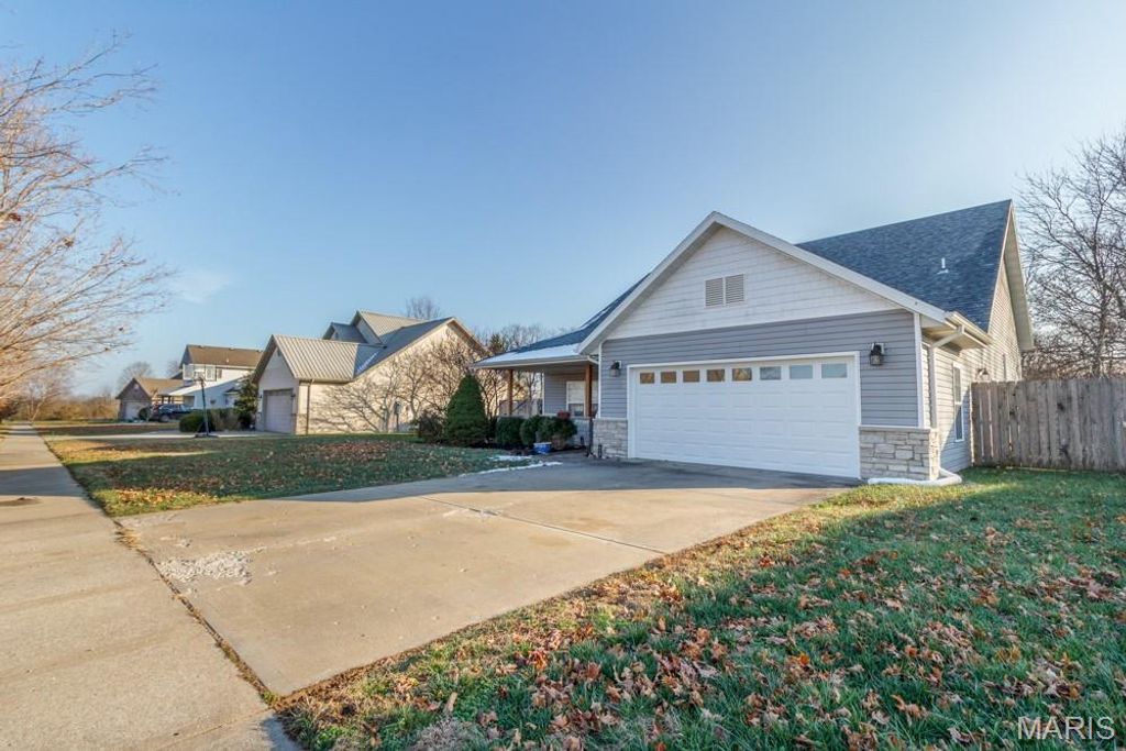 Photo of 19904 Divine Road, Lebanon, MO 65536 (MLS # 25080097)
