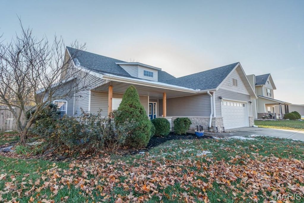 Photo of 19904 Divine Road, Lebanon, MO 65536 (MLS # 25080097)