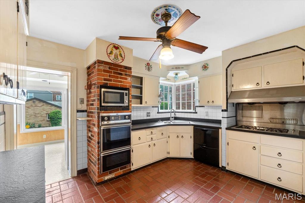 St Louis, Missouri 63109, United States, 3 Bedrooms Bedrooms, ,2 BathroomsBathrooms,Residential,Pending,128311