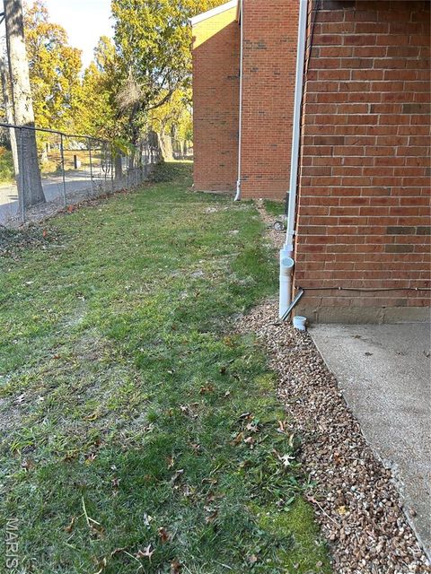 Tiny photo for 1951 Greenpoint Drive #103, Kirkwood, MO 63122 (MLS # 25075206)