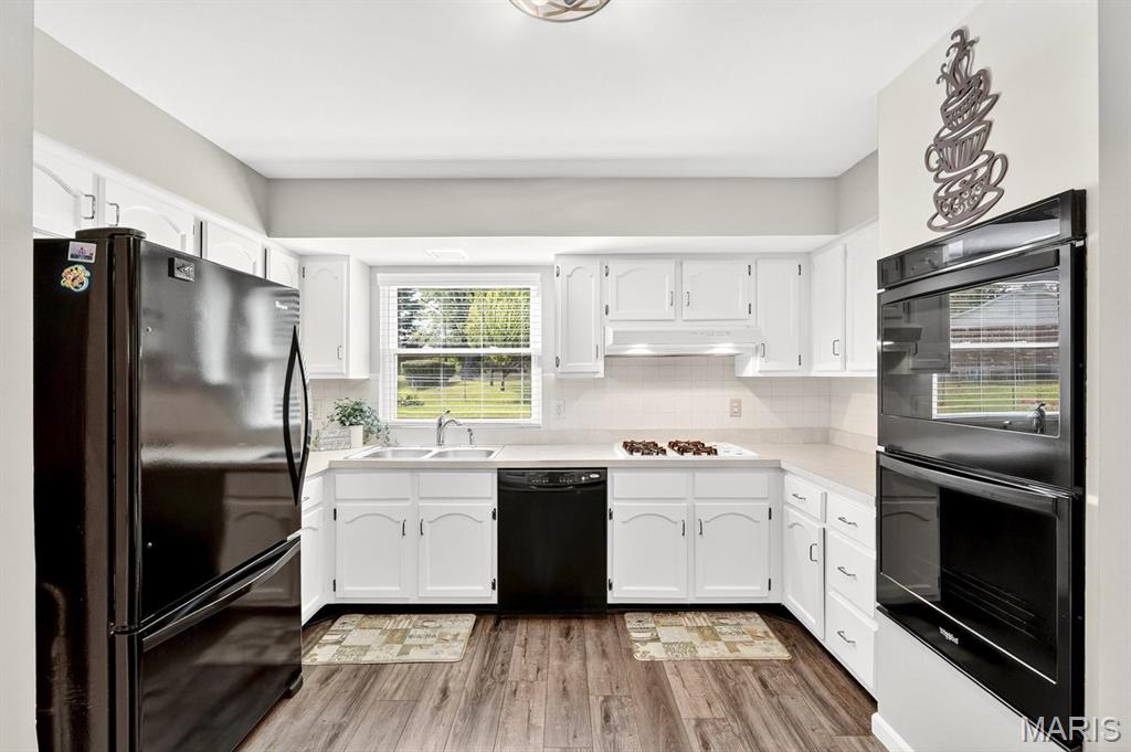 Florissant, Missouri 63034, United States, 4 Bedrooms Bedrooms, ,3 BathroomsBathrooms,Residential,Active,203304