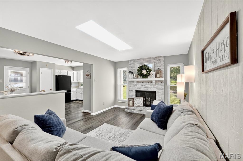 Florissant, Missouri 63034, United States, 4 Bedrooms Bedrooms, ,3 BathroomsBathrooms,Residential,Active,203304