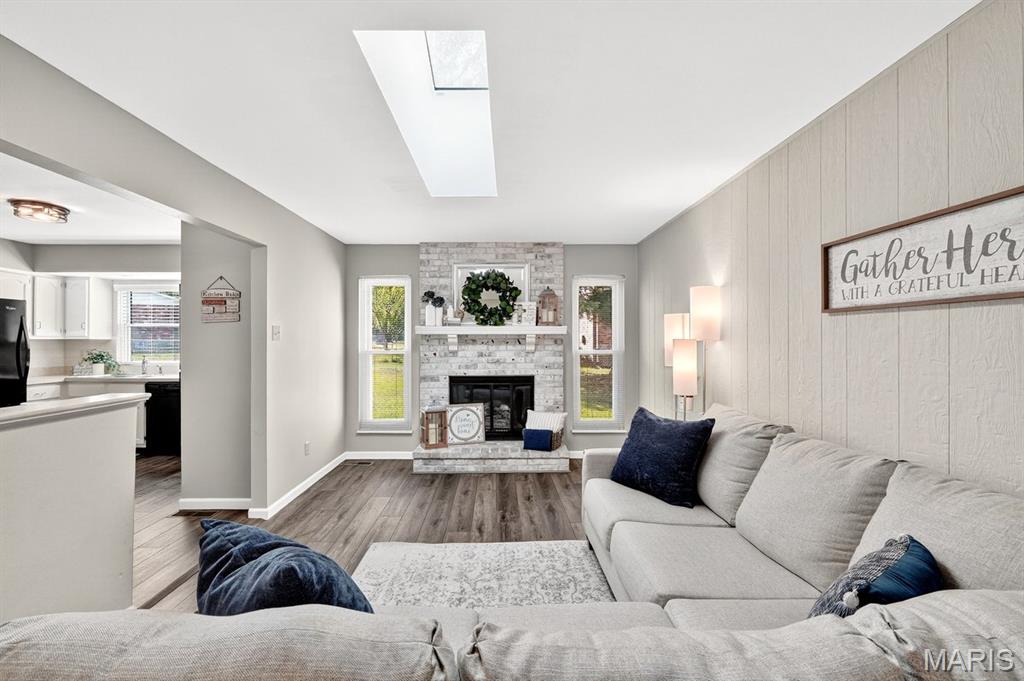 Florissant, Missouri 63034, United States, 4 Bedrooms Bedrooms, ,3 BathroomsBathrooms,Residential,Active,203304