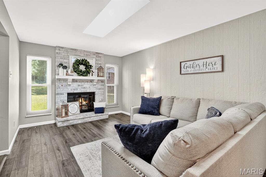 Florissant, Missouri 63034, United States, 4 Bedrooms Bedrooms, ,3 BathroomsBathrooms,Residential,Active,203304