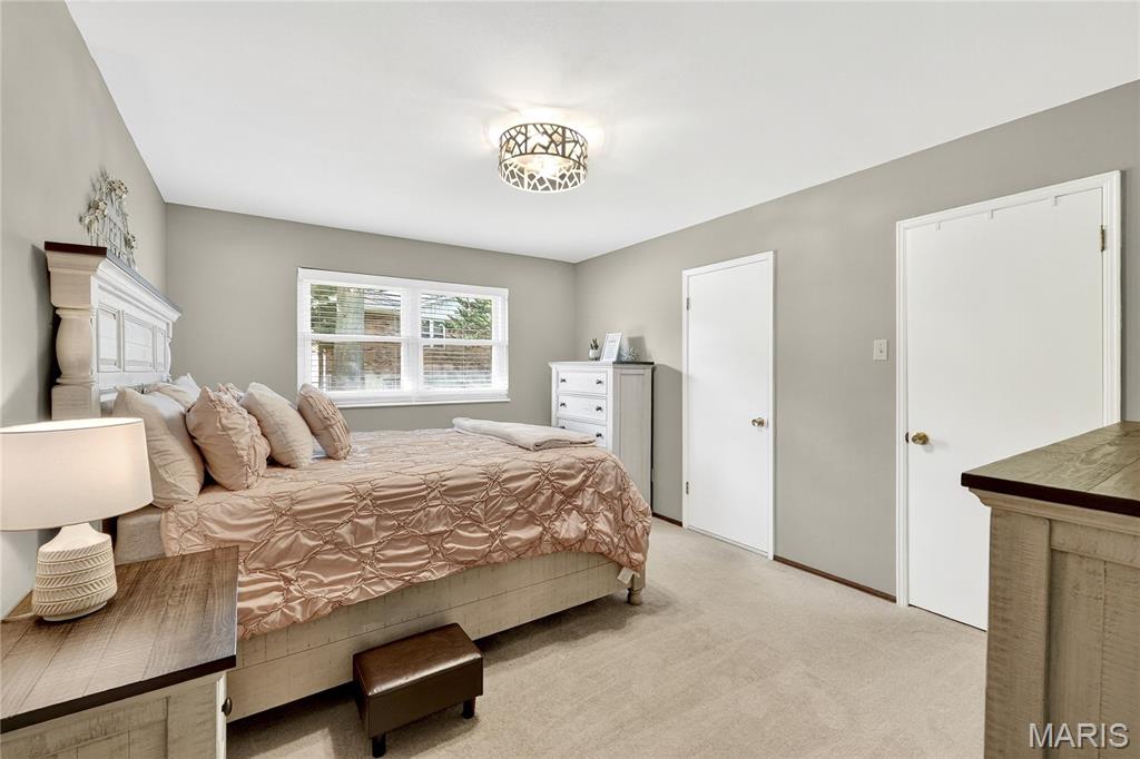 Florissant, Missouri 63034, United States, 4 Bedrooms Bedrooms, ,3 BathroomsBathrooms,Residential,Active,203304