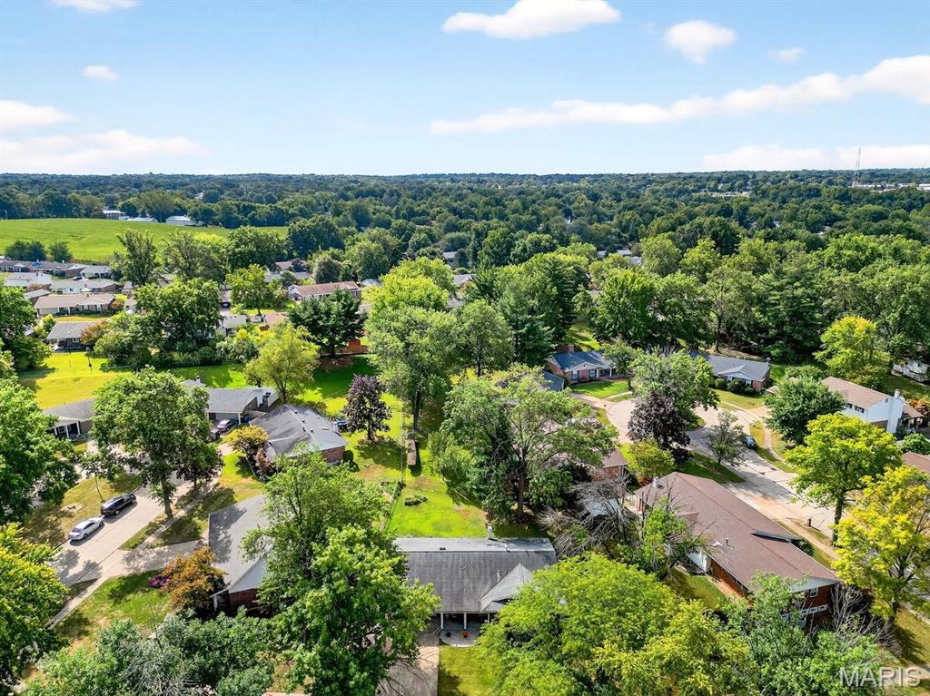 Florissant, Missouri 63034, United States, 4 Bedrooms Bedrooms, ,3 BathroomsBathrooms,Residential,Active,203304