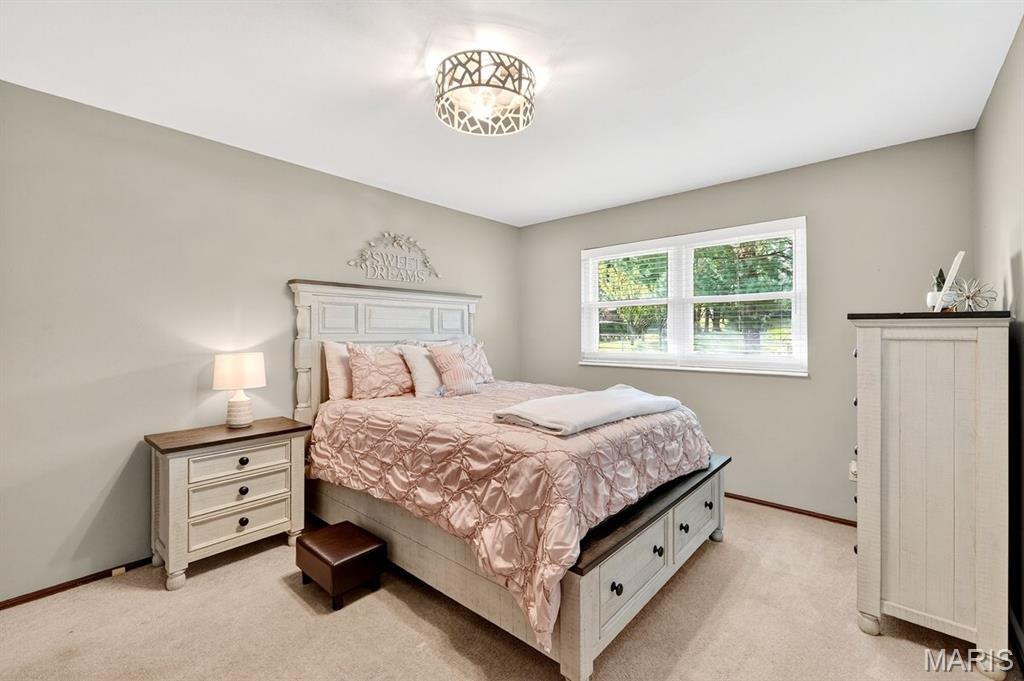 Florissant, Missouri 63034, United States, 4 Bedrooms Bedrooms, ,3 BathroomsBathrooms,Residential,Active,203304