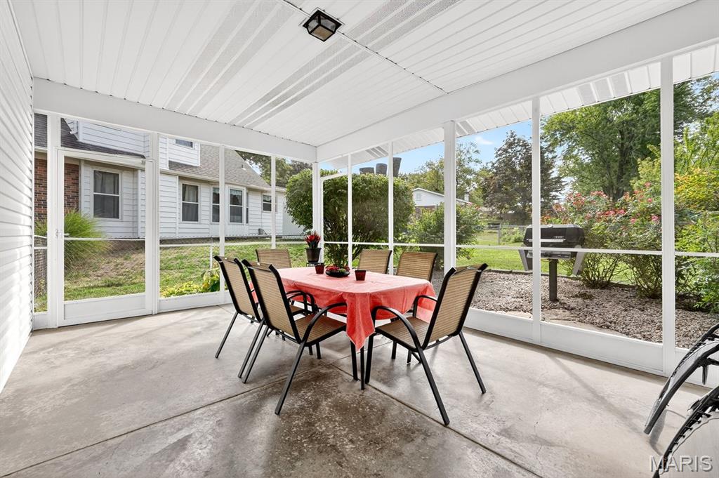 Florissant, Missouri 63034, United States, 4 Bedrooms Bedrooms, ,3 BathroomsBathrooms,Residential,Active,203304