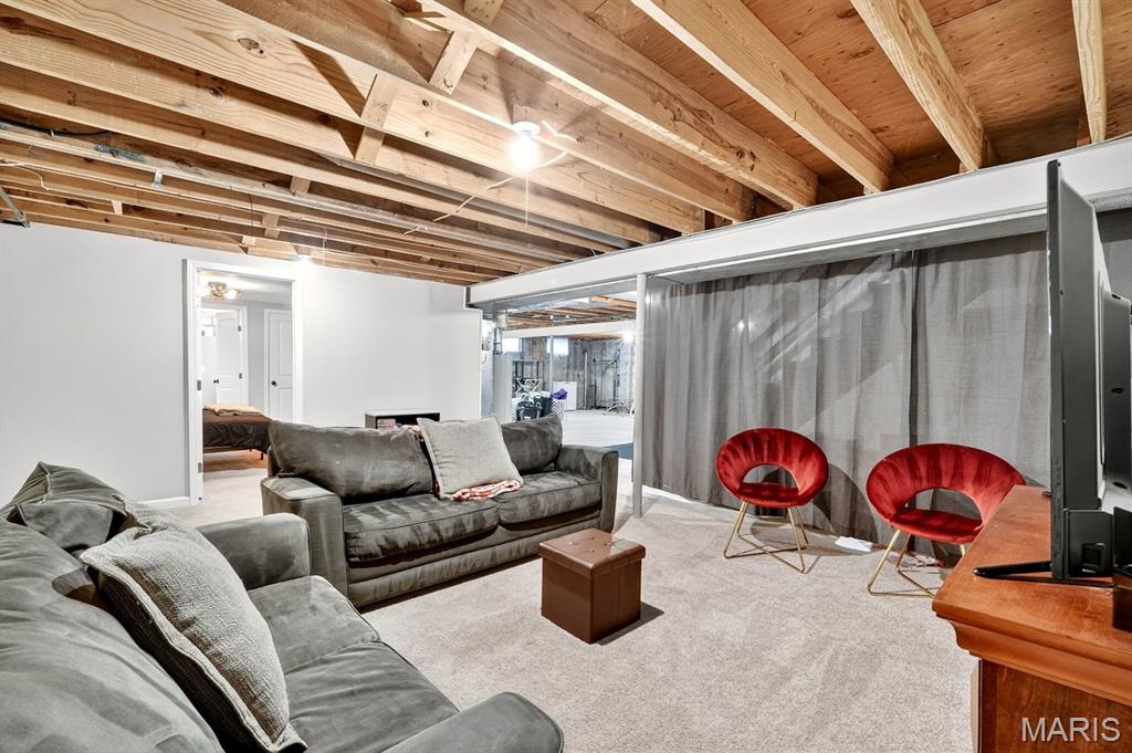 Florissant, Missouri 63034, United States, 4 Bedrooms Bedrooms, ,3 BathroomsBathrooms,Residential,Active,203304