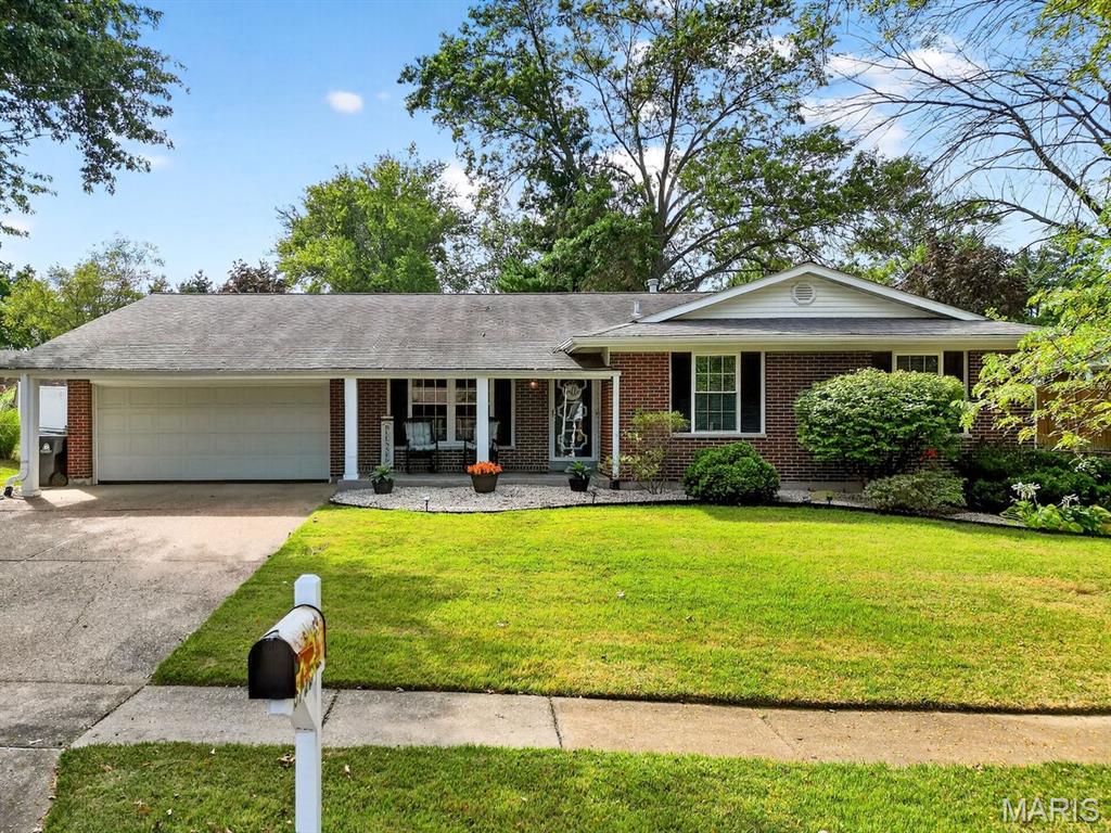 Florissant, Missouri 63034, United States, 4 Bedrooms Bedrooms, ,3 BathroomsBathrooms,Residential,Active,203304