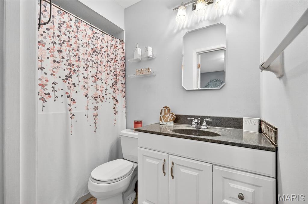 Florissant, Missouri 63034, United States, 4 Bedrooms Bedrooms, ,3 BathroomsBathrooms,Residential,Active,203304