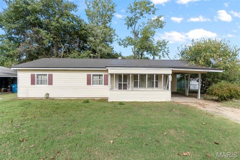 Photo of 412 E Union Street, Clarkton, MO 63837 (MLS # 26066605)