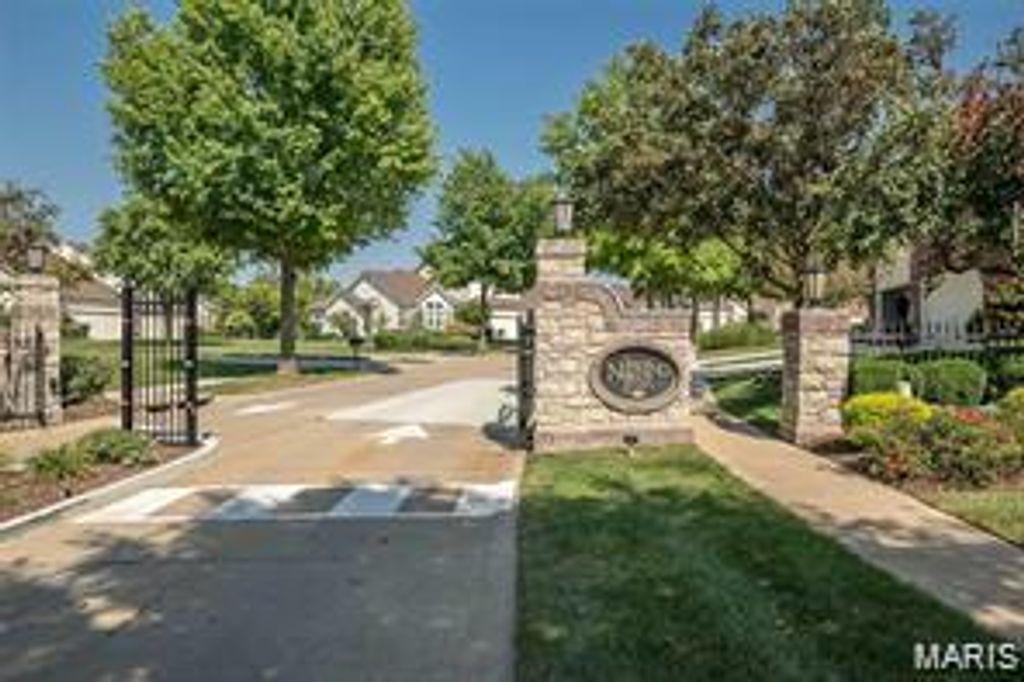 Photo of 14736 Thornbird Manor Parkway, Chesterfield, MO 63017 (MLS # 26025967)