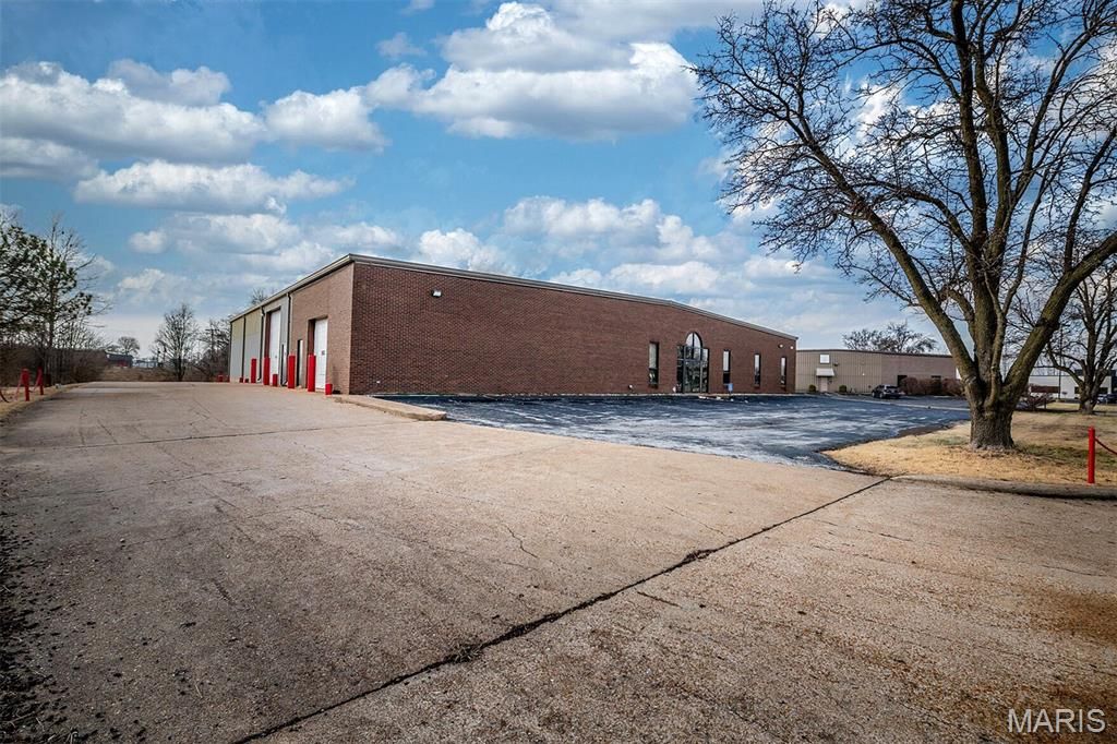 Photo of 617 Cepi Drive, Chesterfield, MO 63005 (MLS # 25057805)