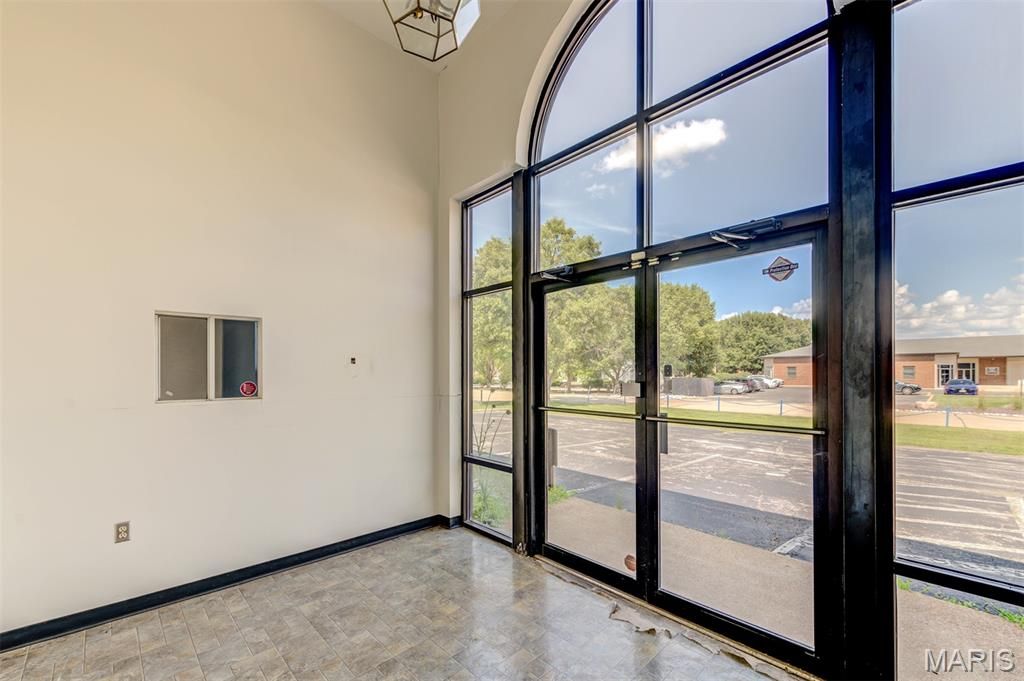 Photo of 617 Cepi Drive, Chesterfield, MO 63005 (MLS # 25057805)