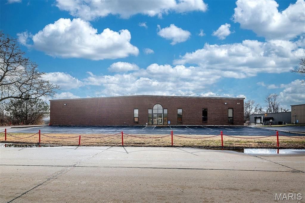 Photo of 617 Cepi Drive, Chesterfield, MO 63005 (MLS # 25057805)